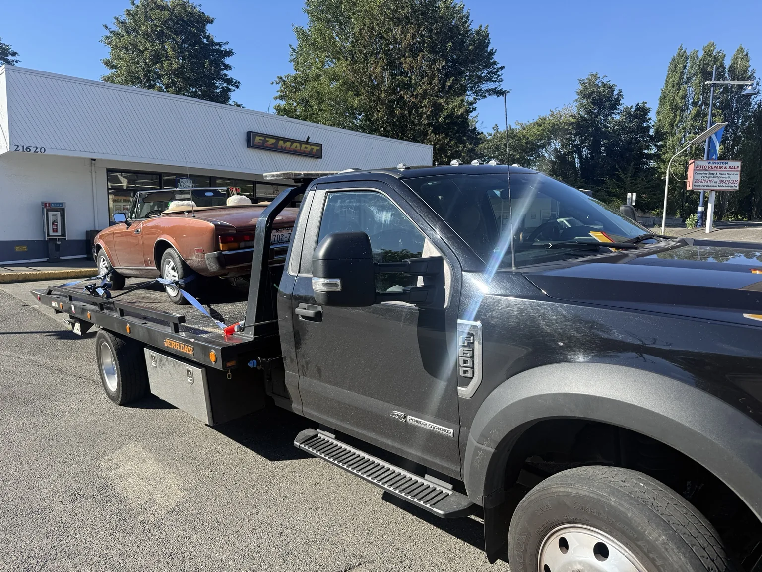 Towing Force flatbed truck in Washington