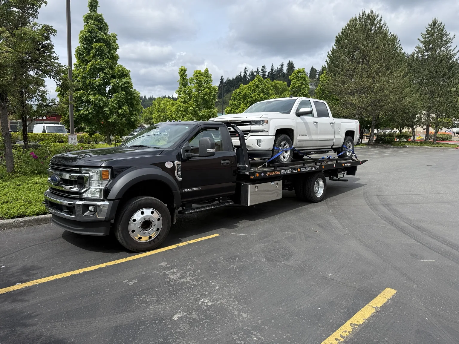 Towing Force flatbed truck in Washington